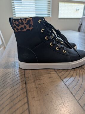 Never Worn-Timberland Black High-Top Sneakers with Leopard Accent - Women